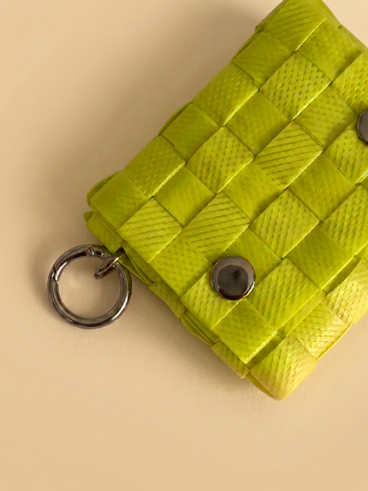 MONEDERO CHARM AMARILLO NEÓN