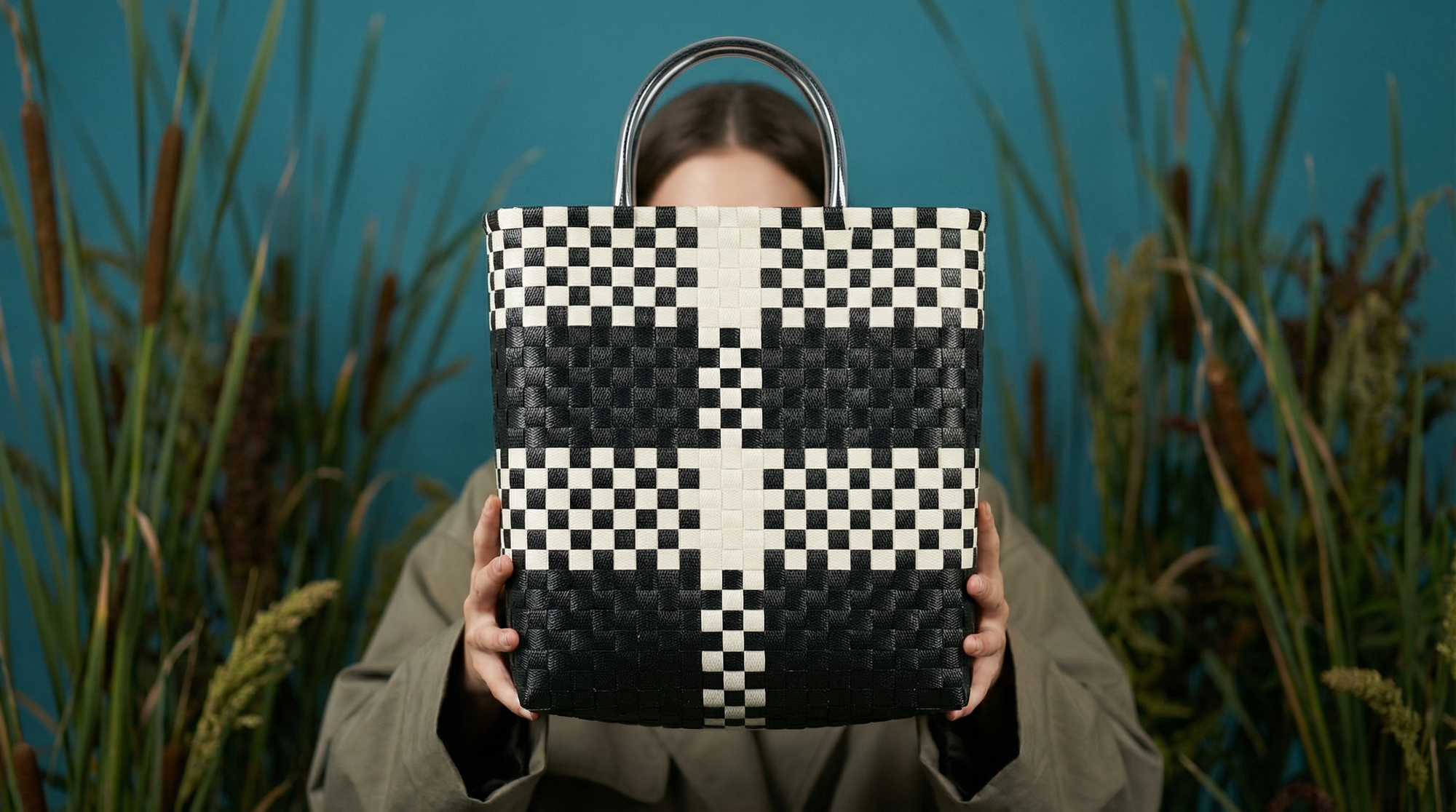 freepik__highend-fashion-editorial-portrait-head-and-should__10455.png__PID:f06f7f5e-5be7-448b-92b2-f2cd35feb7ea